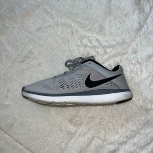 Nike Flex 2016 Run. Size 6.